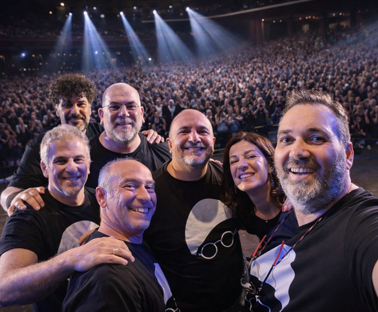 Sul palco, davanti all'arena piena